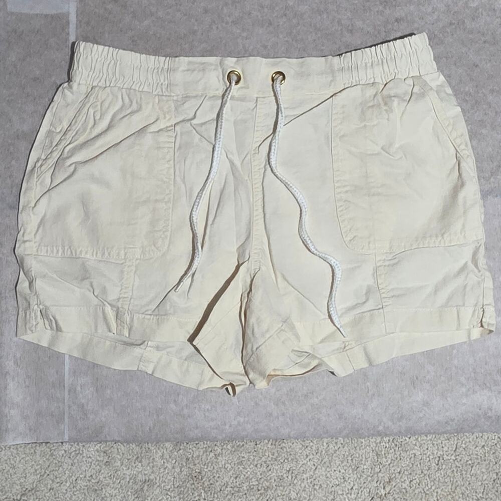 Cato Women's Athletic Cream Shorts